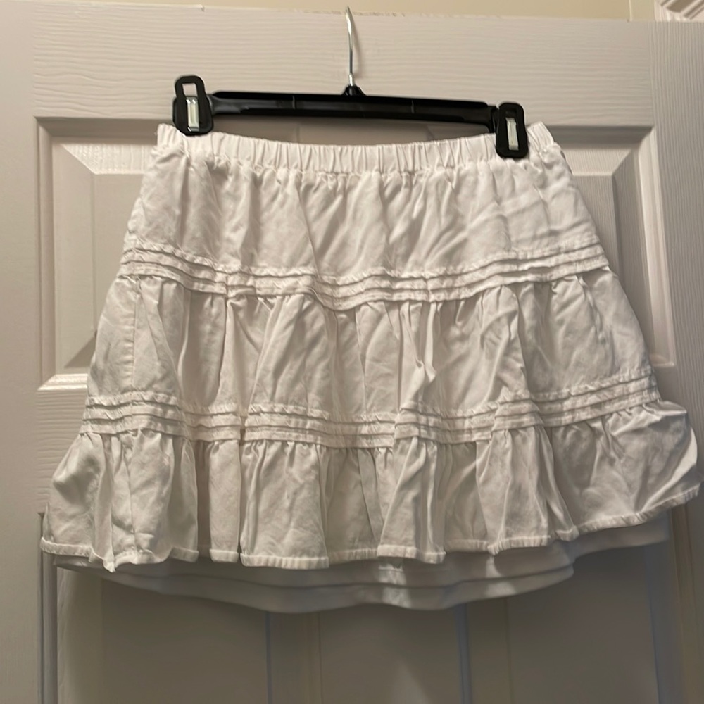 Fully lined white skirt-size M